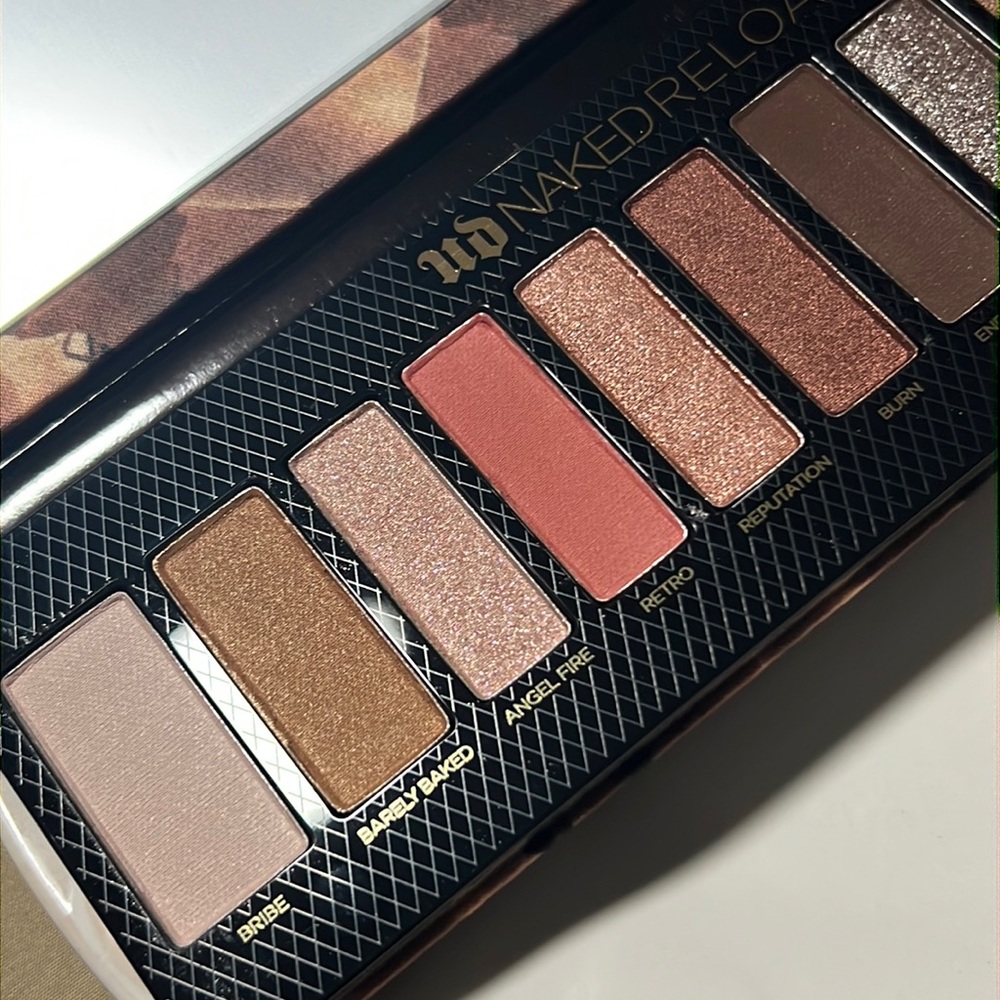 🧸🍭Urban Decay Naked Reloaded Palette - Picture 3 of 12